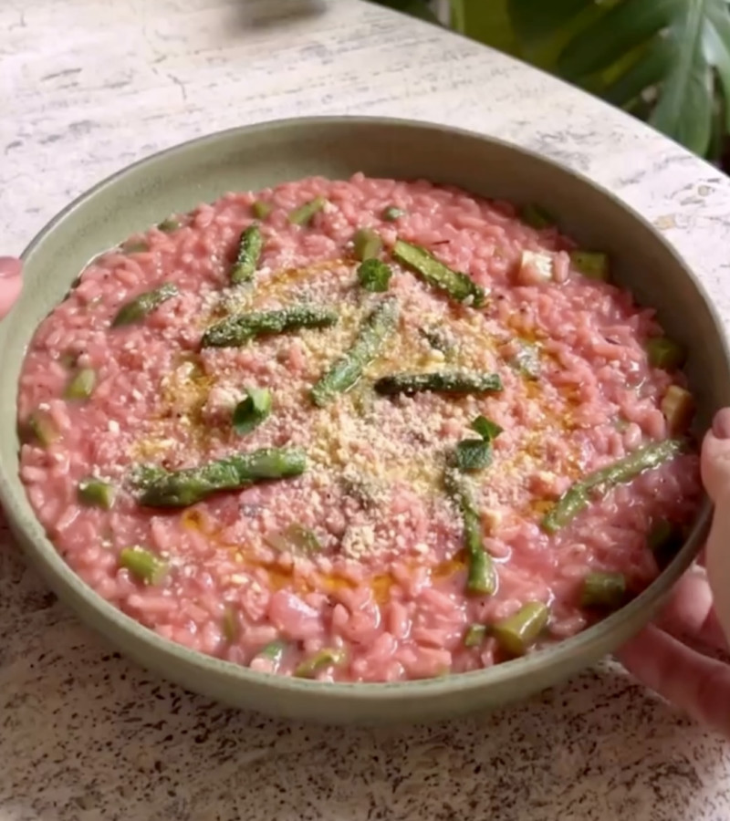 Risotto rosa agli asparagi ricetta