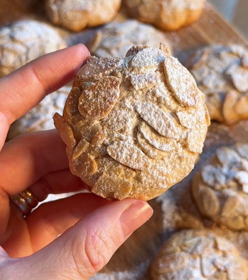 Fiocchi alle mandorle ricetta