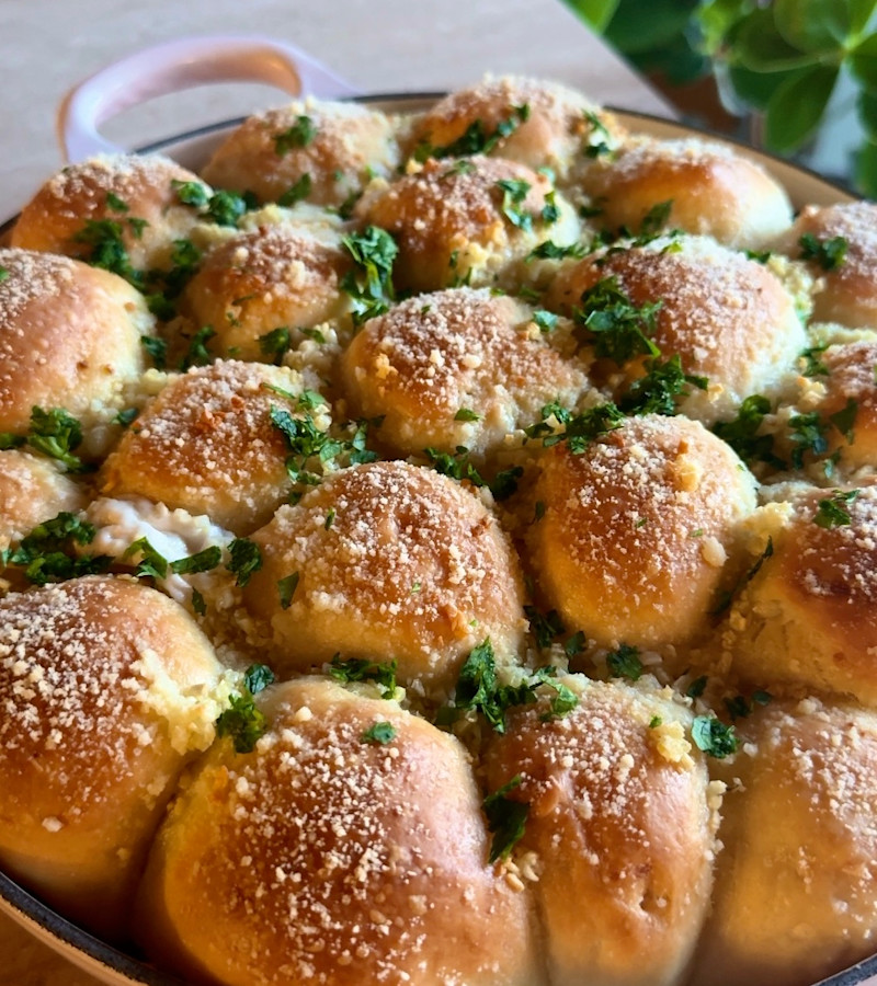 Panini soffici al “formaggio” e aglio ricetta