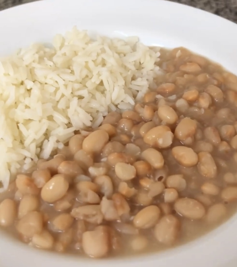 Arroz e feijão ricetta